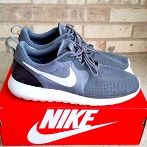 SOLD - Nike Roshe Run Sneakers